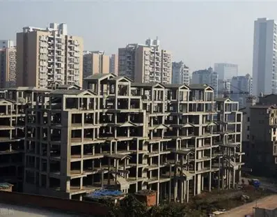 烂尾楼：城市伤疤背后的产权困局与治理路径