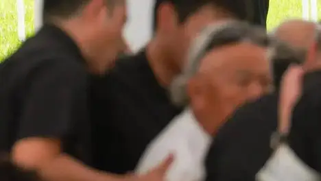 冲绳的怒号与历史的回响：高市早苗首访遇冷背后