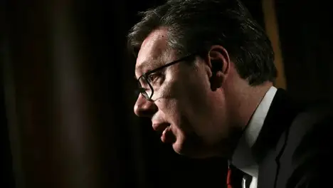 政治棋局中的“以退为进”：武契奇辞职背后的深意